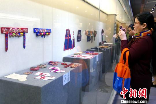 海內(nèi)外250幅刺繡作品亮相潮州國際刺繡藝術(shù)雙年展(圖2) 海內(nèi)外250幅刺繡作品亮相潮州國際刺繡藝術(shù)雙年展(圖2)